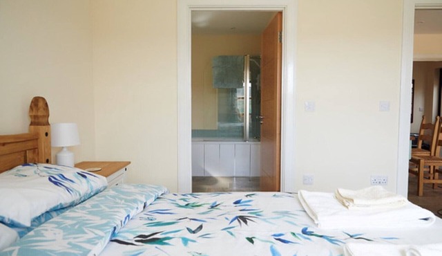 Peaceful rural dog friendly retreat with amazing views