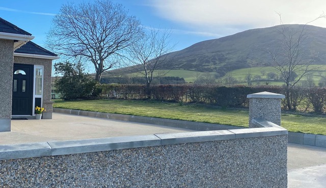 Peaceful Rural Retreat with Mountain Views - Benbradagh Country Cottage