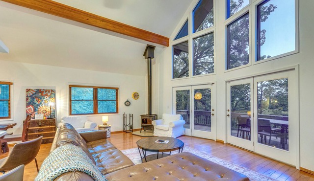 Peaceful Russellville Cabin Close to Lakes!