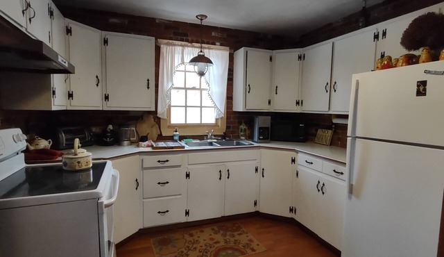 Peaceful Russian Jacuzzi suite surrounded by state forest!