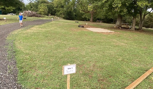 Peaceful RV site Full Hookup on 175acre Farm