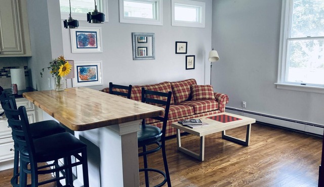 Peaceful, Safe Apt. 15 min from Hospitals. City Island. Pet-Friendly.