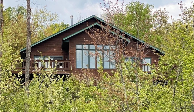 Peaceful scenic cabin