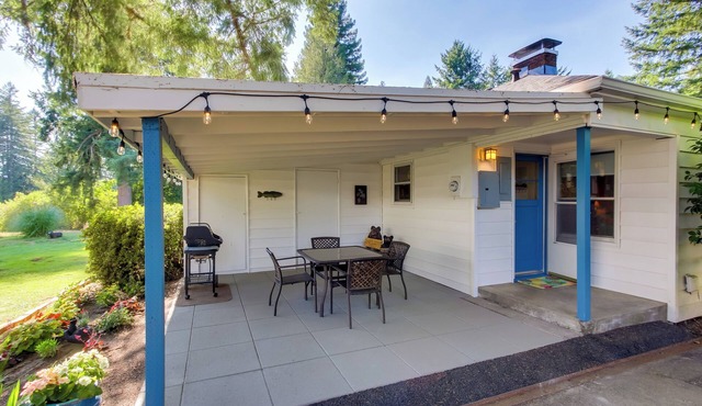 Peaceful & Scenic Cottage Near McKenzie River!