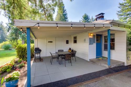 Peaceful & Scenic Cottage Near McKenzie River!