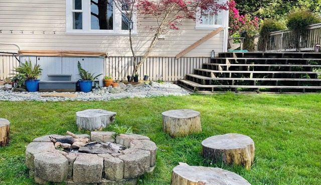 Peaceful Seaside Farmhouse, near Moonstone Beach and Redwood National Park