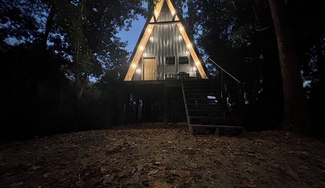 Peaceful secluded cabin located near Horseshoe Lake