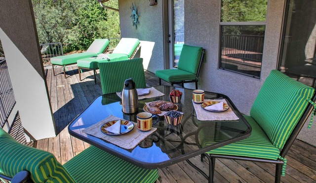 Peaceful Sedona Getaway with Private Hot Tub, Fully Fenced Yard, Dog Friendly.