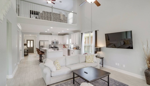 Peaceful Setting: The Woodlands Creekside Retreat