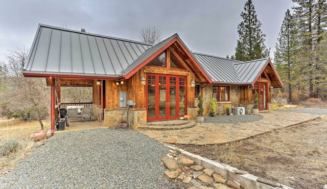 Peaceful Shasta Cascade Getaway on 15-Acre Ranch!