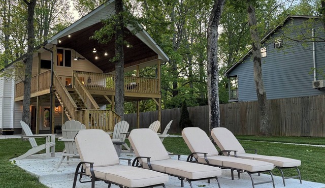 Peaceful Shoal Creek Retreat - Sleeps 14, Lakefront Views!