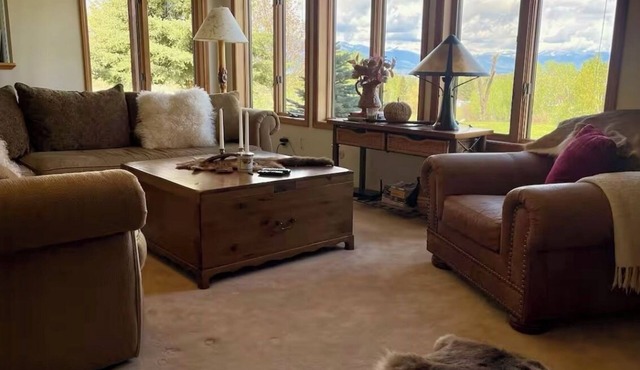 Peaceful Skalkaho hide away, 4-bedroom house in Hamilton.