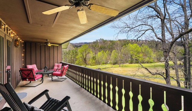 Peaceful Smoky Mountain Condo with Mountain and Fairway Views