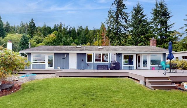 Peaceful Soundfront Getaway with Private Beach Access and Outdoor Living