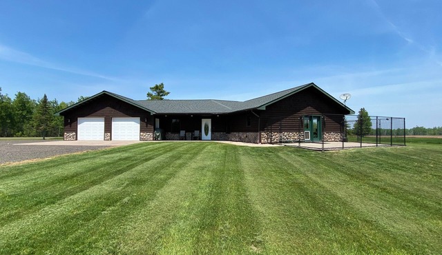 Peaceful South Shore Retreat – Enjoy Mowed Walking Trails & Modern Comforts