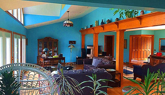 peaceful/Spacious/Unique/By the Vineyard Country/Great for family and friends