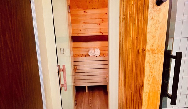 Peaceful space in the country. Deck&private indoor sauna. Surrounded by nature!