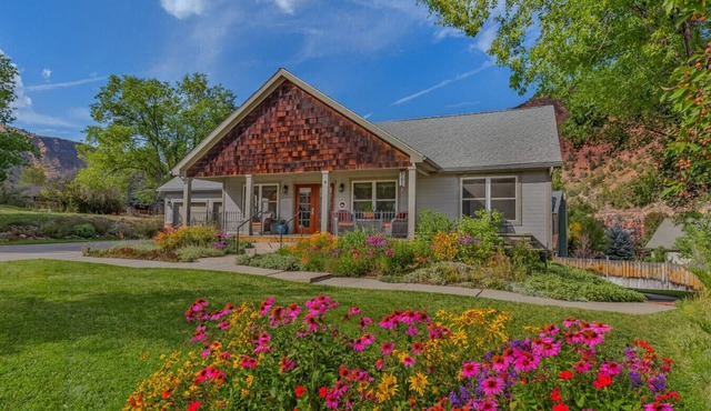 Peaceful & Spacious Home with Sauna Sleeps 12