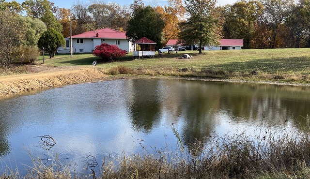 Peaceful, spacious 4 bedroom house in the country - Gazebo/Pondn