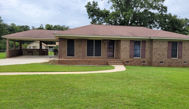 PEACEFUL SPACIOUS CENTRALLY LOCATED HOME IN VERY SAFE QUIET AREA