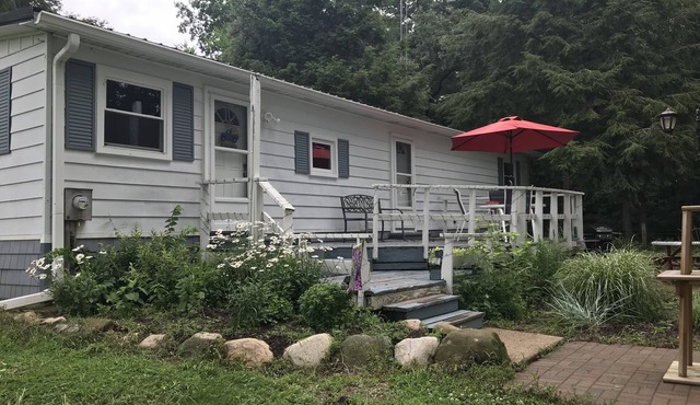 Peaceful spacious Dog-Friendly, family friendly, escape with a Private Lake