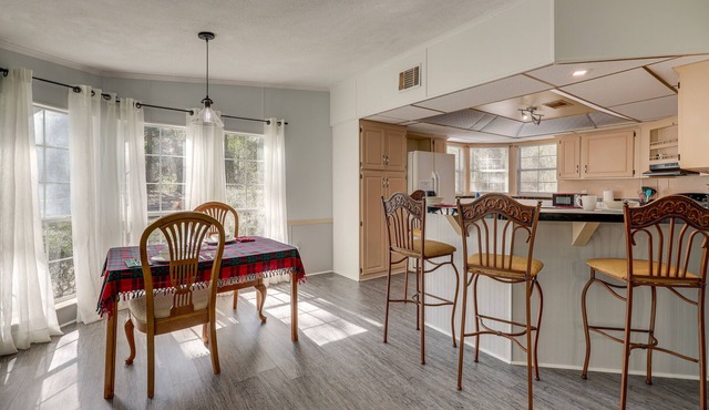 Peaceful & Spacious McAlpin Escape w/Deck