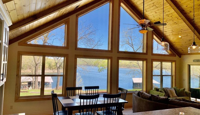 Peaceful Spring Break Escape to No Bad Days Cabin on Table Rock Lake w/Fire Pit