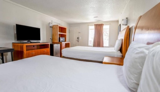 Peaceful Stay at Garden Inn – Convenient Location in Hwy 40 with Free Parking
