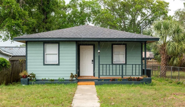 Peaceful stay house 3BR 1 BA-near Aquarium