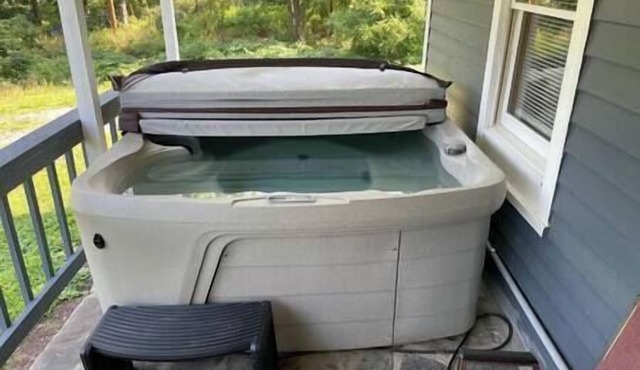 Peaceful stay in the Finger Lakes, Hot tub, kitchen, grill