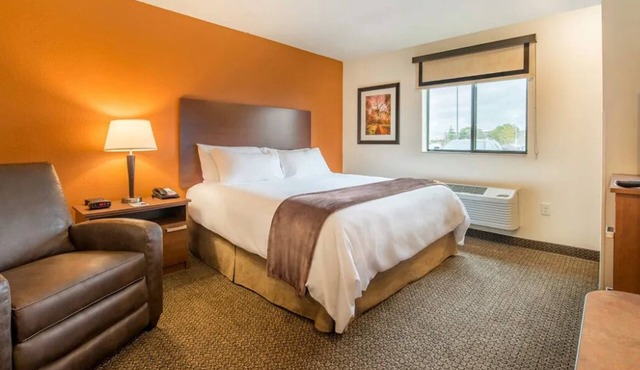 Peaceful Stay w/Kitchen, Blackout Curtains & Easy Access to Local Sights