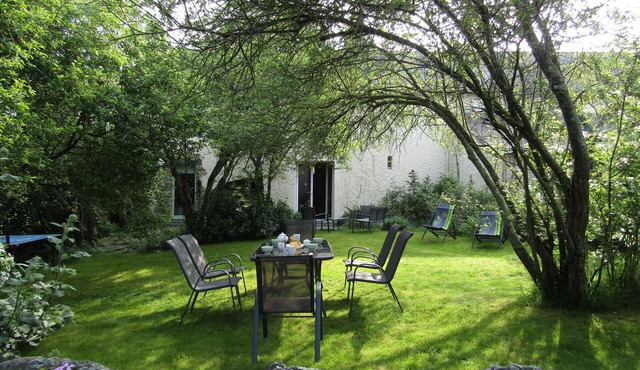 Peaceful Stone Cottage with Garden, Near Lakes & Nantes