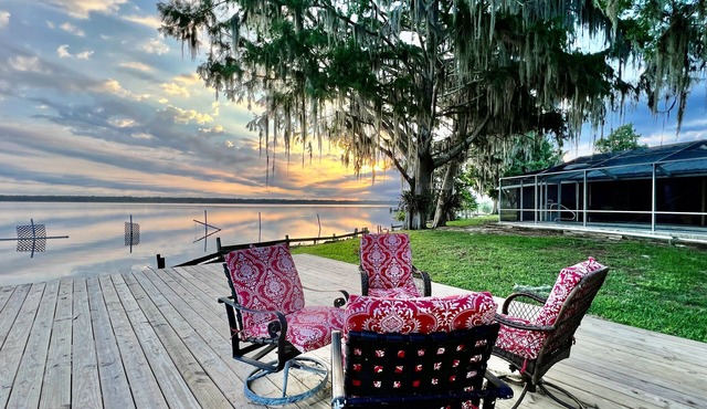 Peaceful & stylish pool home with gorgeous lake views
