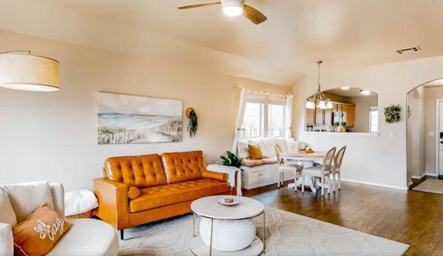 Peaceful Suburban Living in Broken Arrow with Hot Tub for Relaxation.