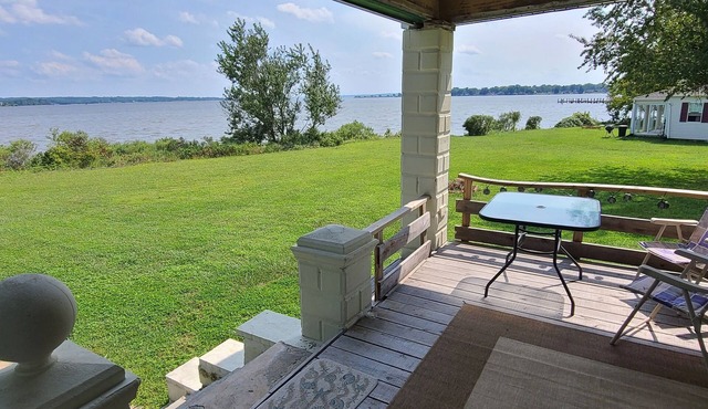 Peaceful Suite on the Water "Osprey." Sunrise over the river from your porch.