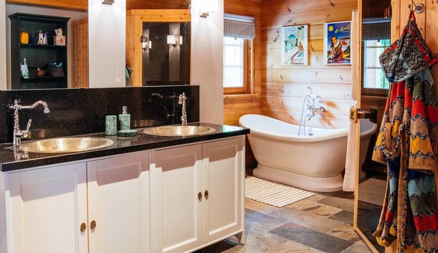 Peaceful Sunny Luxury Farmhouse