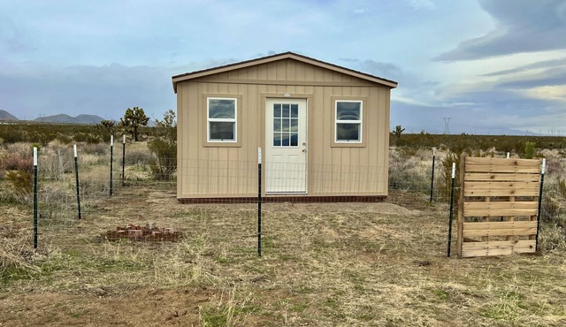 Peaceful Tiny House/Off-Grid Cabin on 10 Acres of High Desert Beauty