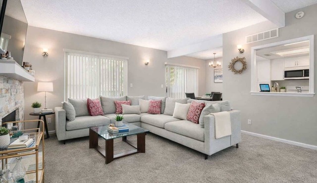Peaceful Townhome In Lenexa:Sleeps 5, Walkable
