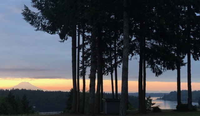 Peaceful, Tranquil Getaway Overlooking Puget Sound