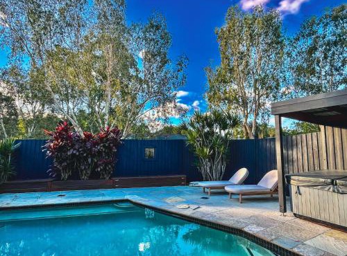 Peaceful tropical retreat with pool, mineral spa & Games room