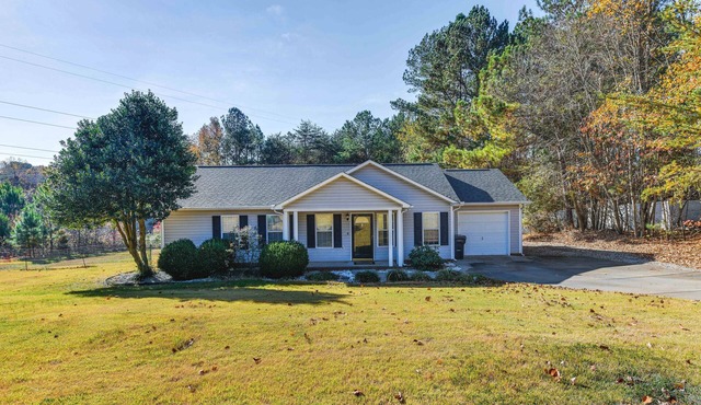 Peaceful Troutman Home: 5 Mi to Lake Norman!