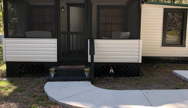 Peaceful, two bedroom home in lovely Florahome, FL.