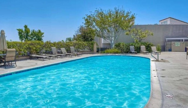 Peaceful upper unit condo w/ high ceilings and private balcony