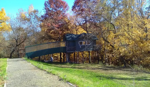 Peaceful Valley Haven Tree House