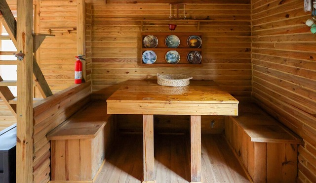 Peaceful Valley Rustic Cabin Getaway