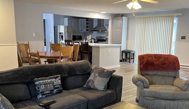 Peaceful vibes and spacious! Only 7 minutes to Tacoma Dome!