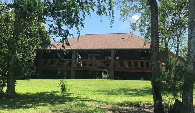 Peaceful Victoria Home ,7min from Downtown , EV Charger