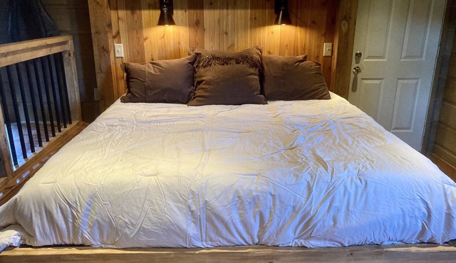 Peaceful Views & Comfort, Within 10 Mi of Mt. Rushmore & Custer State Park.