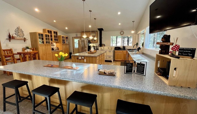 Peaceful Views-Gasquet Cozy Cabin 1.5acres. TRAEGER, Smith River, Redwoods, Wifi