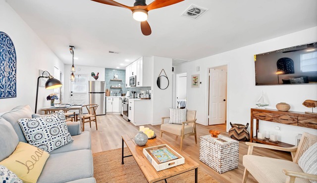 Peaceful Villa, 3.3 mi to the Beach & Big Parking